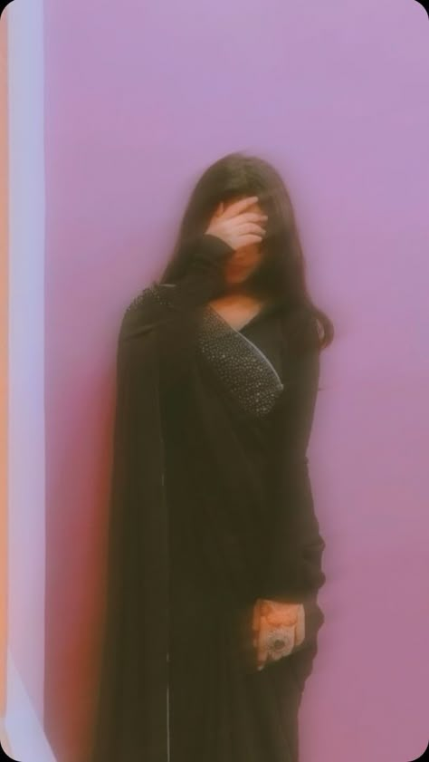 Heyya so here is a mypic hope you like it 🖤🖤🙊 Instagram Dp, For Girls, Saree, Instagram, Black