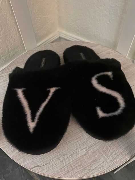 Victoria’s Secret Slippers, Victoria Secret Pjs Aesthetic, Vs Slippers, Victoria Secret Slippers, Victorias Secret Set, Dr Shoes, Cute Slippers, Wife Life, Pink Girly Things