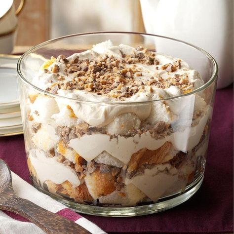 Caramel Fluff & Toffee Trifle Desserts With Angel Food Cake, Toffee Trifle, Angel Food Trifle, Angelfood Cake, Angel Food Cake Trifle, 15 Minute Desserts, Easy Potluck Desserts, Oreo Trifle, Angel Food Cake Desserts