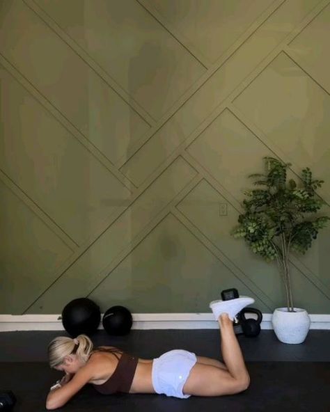 Fitness Girl | Workout Routines on Instagram: "20 Minute GLUTES & HAMSTRINGS 

💪🏼 you will need a heavier and a medium set of dumbbells. I’m using 20 lbs and 12.5lbs dumbbells for reference. As well as a loop band. 

💥Do each exercise 12 reps per side.
💥 Repeat this circuit 3X.

1. RDL’s
2. Banded kickbacks
3. Dumbbell hamstring curl
4. Banded squat hold abductions 
5. Curtsy’s 

💦Take about 10-20 sec breaks between exercises. 
🧘🏼‍♀️Take 1 minute rest between circuits. 

 💕Please like, share and SAVE for your next workout!

Large exercise mat (8x4) is from @yogorillamats They have many other sizes and the quality is 👌🏼👌🏼 Use my code katbfit for 10% off 

🎵city lights - armin van buuren 

Credits: @katb_fit

#lowerbodyworkout #lowerbody #hamstringworkout #legworkout #squats #gl Glutes Vs Quads, Quads Exercises, Protien Diet, The Smoothie Diet 21 Day, Girl Workout Routine, Smoothie Diet 21 Day, Home Workout Videos, Health Workout, Workout Diet