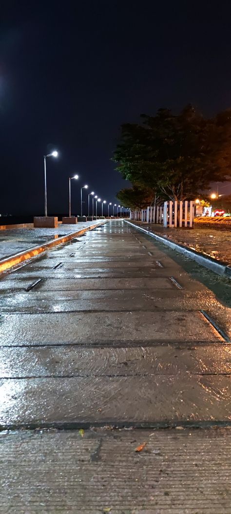 After rain ❤️ After Rain Photography, Night Shoot, City Rain, Rainy City, After Rain, Night Shot, Black Art Painting, Scenery Nature, Sea Wall