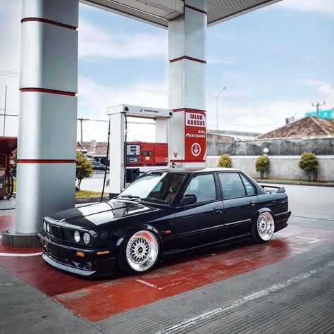 Bmw E30 Touring, Car Shots, Classic Bmw, Dream Cars Bmw, Bmw E30 M3, Bmw Classic Cars, Bmw E34, Project Cars, Bmw Classic