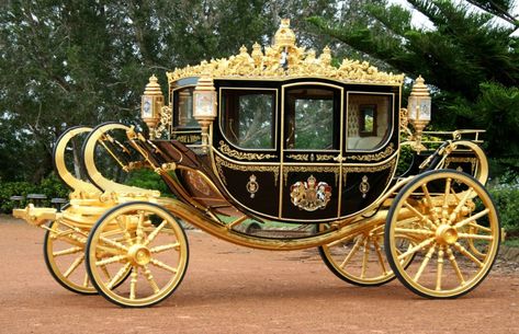 Royal Carriage | hestevogne | Horse carriage, British history, Horses Horse Drawn Carriage, Horse Cart, Wedding Carriage, Royal Aesthetic, Early Middle Ages, Rolls Royce Phantom, Horse Carriage, Horse Drawn, George Vi