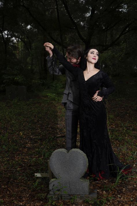 Addams Family Photoshoot Ideas, Morticia And Gomez Addams Photoshoot, Addams Family Photo Shoot, Addams Family Photoshoot, Cemetery Shoot, 23 Photoshoot, Graveyard Photoshoot, Emo Wedding, Halloween Engagement