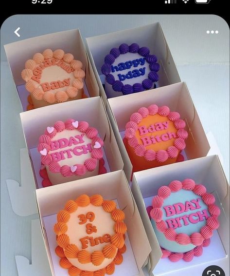 Decorated Mini Cakes, Small Dessert Business Ideas, Mini Personal Cakes, Mini Decorated Cakes, Mini Cakes Ideas Birthday Simple, 8 Inch Cake Designs, Tiny Cakes Birthday, Mini Cakes Ideas Birthday, Mini Heart Cakes Valentine's Day