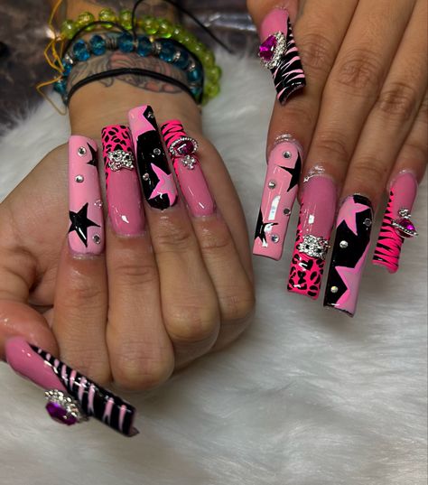 Hot Pink And Black Cheetah Nails, Xl Long Acrylic Nails Y2k, Nail Inspo 2024 Pink, Stilleto Y2k Nails, Hot Pink Zebra Print Nails, Neon Y2k Nails, Y2k Nail Inspo Medium, Pink Zebra Nails Y2k, Male Acrylic Nails