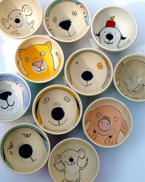 Cute bowls. Pottery Painting Funny, Bowl Painting, Painted Bowls, Diy Keramik, Ceramic Cafe, Bowl Ideas, Diy Pottery Painting, Painted Ceramics, Hand Painted Bowls