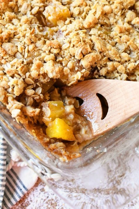 Classic Pineapple Crisp Recipe - Sizzling Eats Pineapple Crisp Easy, Recipes With Canned Pineapple Chunks, Chunk Pineapple Recipes, Pineapple Chunks Recipes Desserts, Pineapple Crisp Recipe, Pineapple Chunks Recipes, Pineapple Cobbler Recipes, Canned Pineapple Recipes, Recipe With Pineapple Chunks