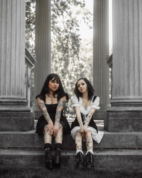 This is your sign to do a spooky shoot with your bestie 🕸️🖤🕷️ Goth Photoshoot, Spooky Shoot, Bestie Photoshoot, Photo And Video