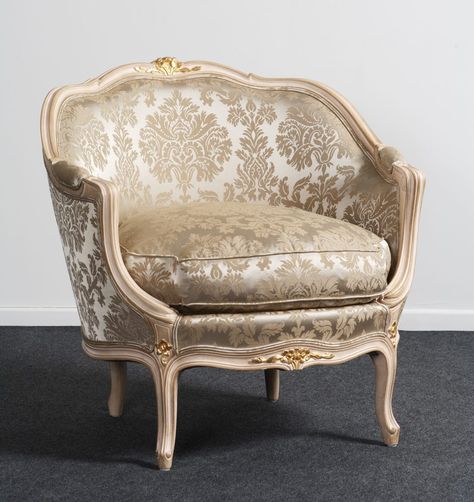 balzarotti-siege-style-bergere-gondole-louis-xv New Classic Interior, Classic Furniture Living Room, Art Deco Sofa, Luxury Furniture Sofa, Luxury Living Room Decor, Classic Furniture Design, Victorian Chair, Royal Furniture, Wooden Sofa Designs