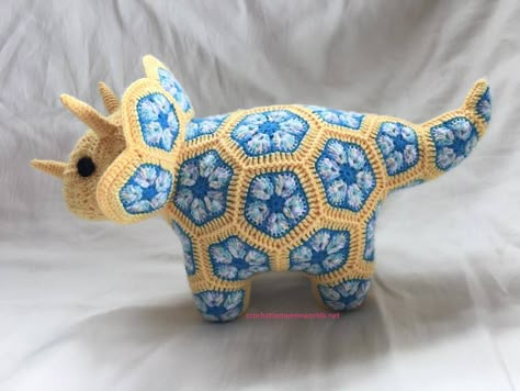 A shared blog about crochet, crafts, recipes, patterns and life in Germany and Australia Granny Square Triceratops, African Flower Granny Square, African Flower Crochet Animals, Crochet African Flowers, Flower Granny Square, Tutorial Amigurumi, Crochet Dinosaur, Preemies, African Flowers