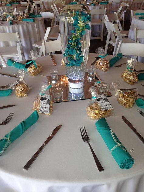 The perfect teal table settings ❤️ Teal And Gold Party Ideas, Teal And Gold Table Setting, Teal And Gold Centerpieces, Teal And Gold Quinceanera Theme, Teal Table Decorations, Teal Table Setting, Teal Table Decor, Teal And Gold Party, Teal Wedding Centerpieces