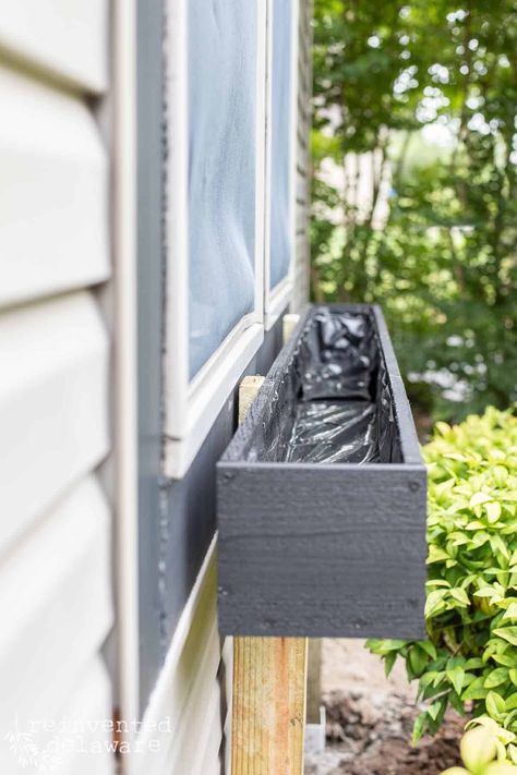 Diy Window Planter Boxes, Diy Window Planter, Window Box Diy, Diy Window Boxes, Diy Window Box Planter, Hanging Window Boxes, Window Box Planters, Wooden Window Boxes, Wood Window Boxes