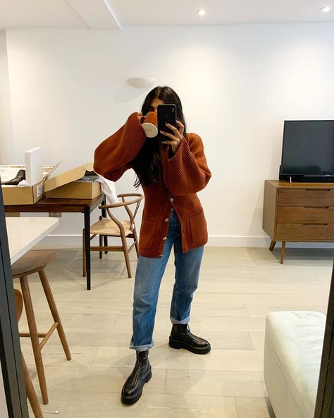 Monikh Dale on Instagram: “This outfit will be on repeat for the foreseeable future ♻️” Outfit With Black Boots, Black Boot Outfits, Minimalist Winter Outfit, 10 Winter Outfits, Monikh Dale, Chunky Black Boots, Simple Winter Outfits, Black Boots Outfit, Boots Outfit Ankle