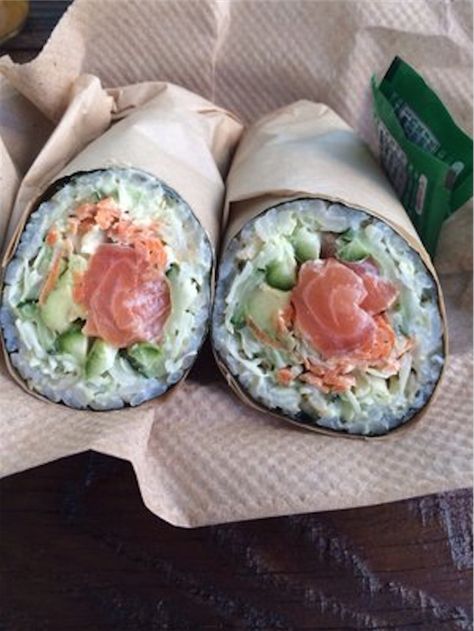 Burritos Videos, Sushi Burrito, Law Carb, God Mat, Sushi Recipes, Food Goals, The Bay Area, Sushi Rolls, Food Obsession