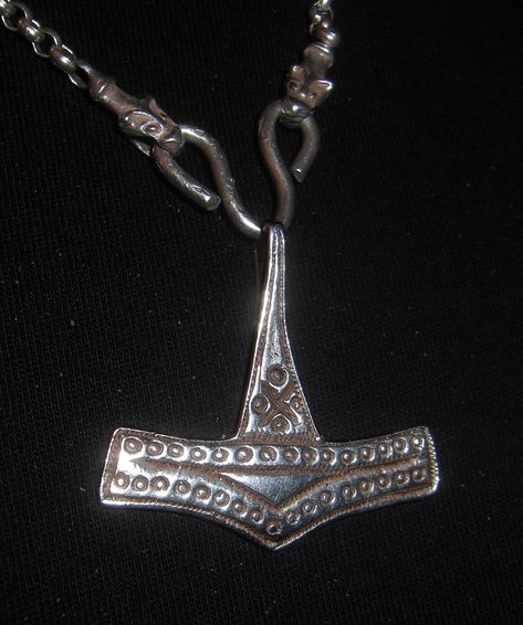 Thor's Hammer Amulet (Illustration) - Ancient History Encyclopedia Viking Symbols And Meanings, Mjolnir Hammer, Bracelet Viking, Thor's Hammer, Symbols And Meanings, Viking Symbols, Norse Vikings, Gifts For Photographers, Viking Age