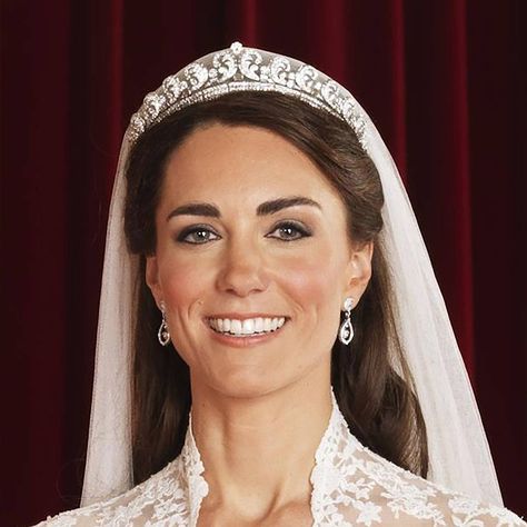 Why Kate Middleton’s wedding tiara was a truly sentimental choice Kate Middleton Wedding Tiara, Kate Middleton Makeup, Princess Diana Wedding Dress, Princess Beatrice Wedding, Kate Middleton Wedding Dress, Diana Wedding Dress, Duchesse Kate, Düşes Kate, Princess Diana Wedding