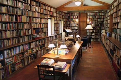 Best home libraries in the world - Business Insider Staircase Books, Home Library Rooms, Library Designs, Private Library, Dream Library, Beautiful Library, Library Room, Retreat House, Home Library Design