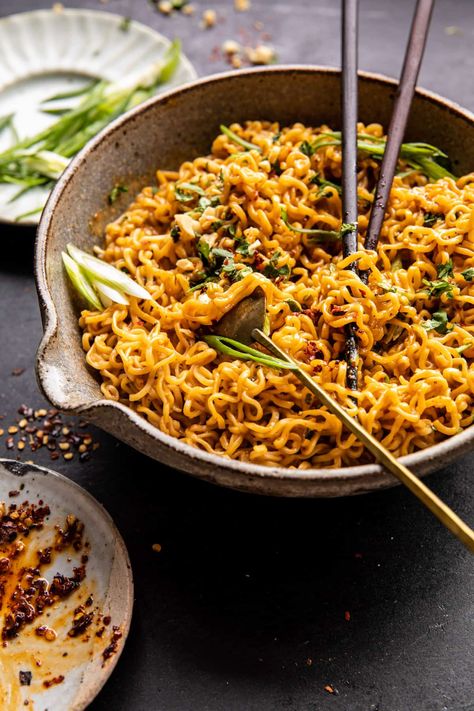 20 Minute Garlic Oil Schezwan Peanut Noodles | halfbakedharvest.com Peanut Butter Burger, Spicy Peanut Noodles, Butter Burgers, Half Baked Harvest Recipes, Vegan Noodles, Peanut Noodles, Harvest Recipes, Garlic Oil, Half Baked