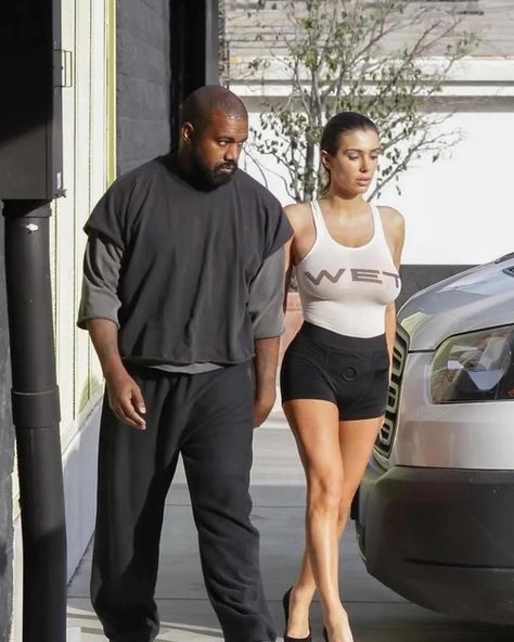 Kanye and Bianca 🤭🤭🤭🤭🤭 Kanye West Style Outfits, 90s Girl Fashion, Kanye West Outfits, Kanye Fashion, Genderqueer Fashion, Kanye West Style, Nude Outfits, Drip Drip, 90s Girl