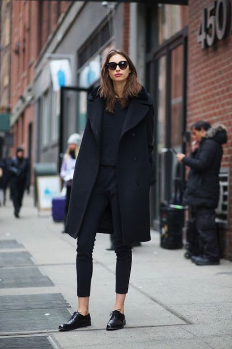 Loafer flatforms oxfords best winter shoes Minimalisticky Chic, Winter Styling, New York Fashion Week Street Style, Outfit Styling, Shoe Trends, Ideas Outfit, Looks Street Style, Looks Black, Autumn Street Style