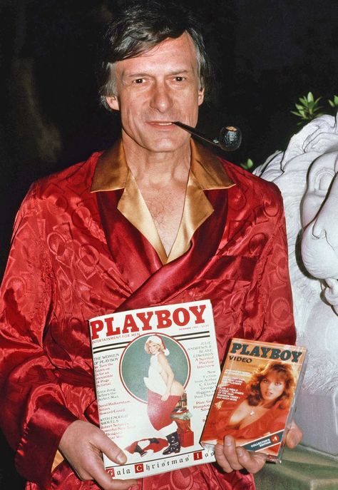 Hugh Hefner's Most Iconic Robe-Wearing Moments Playboy Videos, Blake Edwards, Celebrities Who Died, Hugh Hefner, West Los Angeles, Red Room, Bunny Costume, Margaret Atwood, Easy To Sew