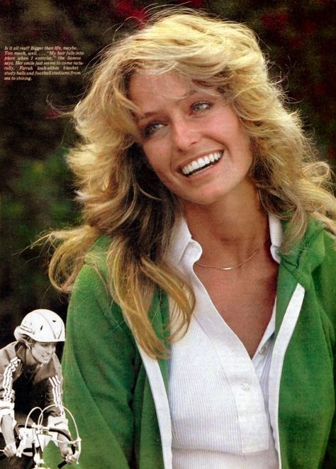 How to get Farrah Fawcett's famous long feathered hairstyle from the '70s - #hairstyles #vintagehairstyles #retrohair #farrah #farrahfawcett #70shair #seventies #featheredhair #vintagehair #farrahhair #vintagebeauty #clickamericana Ferra Faucet Hair, Farah Fawcett Hairstyle, Jill Munroe, Farrah Hair, Farrah Faucet, Farah Fawcett Hair, Farah Fawcett, 70’s Hair, Long Beautiful Hair