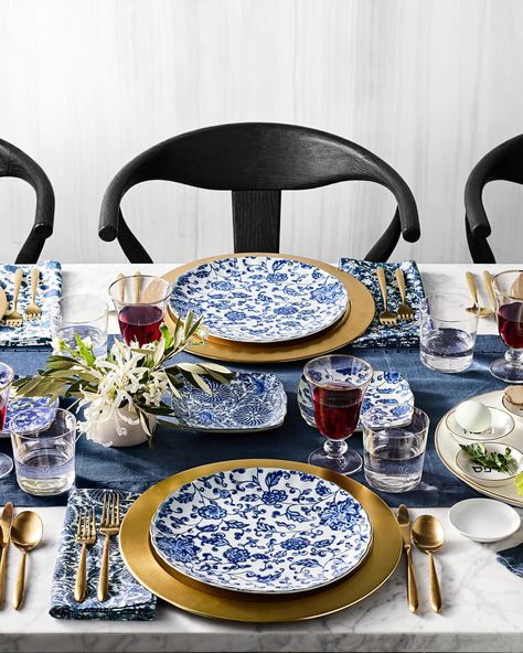 This Passover, let Marlo Thomas’ dinnerware collection from Williams Sonoma take center stage at your table. Meticulously designed, each piece adds a touch of sophistication and joy to your festivities. Whether you’re hosting a large family gathering or an intimate dinner, these elegant designs will make every moment captivating. Discover the collection today through our link in bio! Blue And White Table Setting, Blue Table Settings, Marlo Thomas, Social Activist, Dinner Table Setting, Thanksgiving Table Settings, Beautiful Table Settings, Blue Table, Appetizer Plates