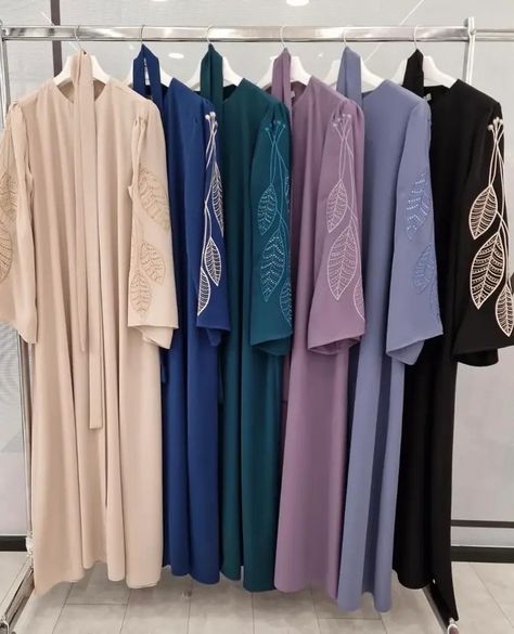 Praying Room, Embroidery Sleeves, Abaya Styles, Estilo Hijab, Abaya Design, Arabic Style, Muslim Outfits Casual, Abaya Style, Poetry Quotes In Urdu