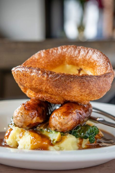 Amazing Sunday Roast At Libation Pub Pub Classic Food, Gastro Pub Food Ideas, British Pub Food, Bar Food Pub, Pub Food Ideas, Gastro Pub Food, Best Pub Food, British Roast Dinner, British Nostalgia