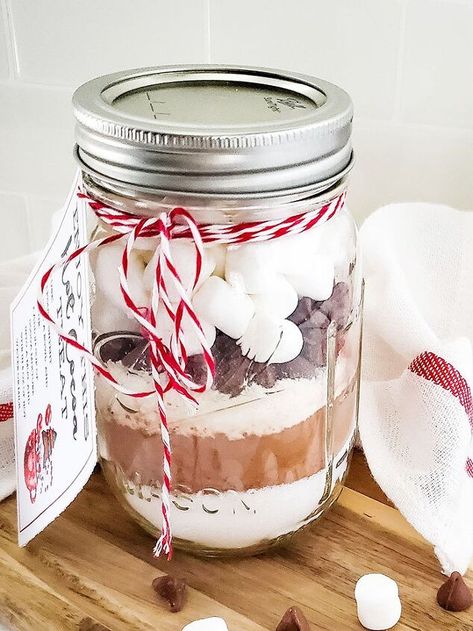 Mason Jar Mixes, Hot Chocolate In A Jar, Spicy Hot Chocolate, Hot Cocoa Mix Recipe, Chocolate Jar, Mix In A Jar, Hot Chocolate Mix Recipe, Homemade Hot Chocolate Mix, Hot Cocoa Mix