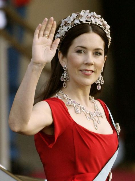 Queen Of Denmark, Royal Clothes, Mary Dress, Prince Frederik Of Denmark, Mary Of Denmark, Royal Tiaras, Diamond Tiara, Danish Royal Family, Danish Royals