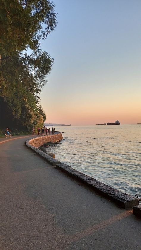 Things to do in Vancouver. Stanley Park Seawall. Biking Trail. Vancouver Canada Stanley Park, Vancouver Canada Beach, North Vancouver Aesthetic, Vancouver Beach Aesthetic, Vancouver City Aesthetic, Vancouver Bc Aesthetic, Ubc Vancouver Aesthetic, Downtown Vancouver Aesthetic, Canada Vancouver City