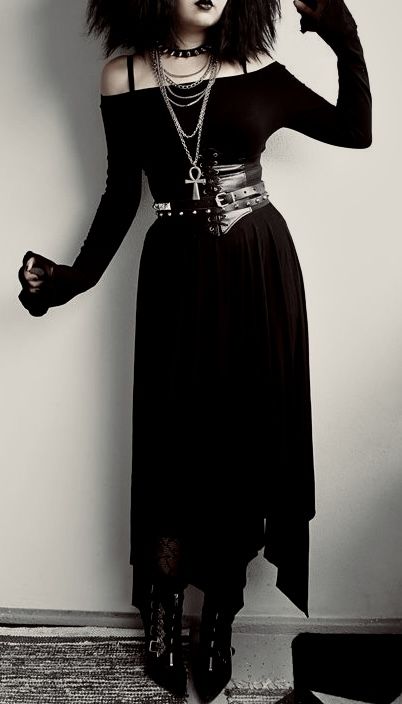 Trad Goth Dress, Trad Goth Fashion, Trad Goth Outfits, American Manicure, Goth Outfit Inspo, Goth Fits, Goth Outfit Ideas, Trad Goth, Goth Look