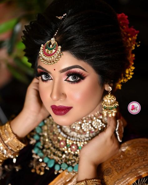 Bridal Makeup Images Indian, Eye Makeup Photoshoot, Baby Shower Hairstyle, Bridal Makeup And Hairstyle, Baby Shower Hairstyles, Pakistani Bridal Makeup Hairstyles, Bride Pic, Latest Bridal Makeup, Girl Makeover