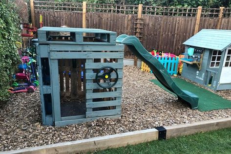 Climbing Frame Diy, Pallet Playground, Kids Garden Play Area, Kids Play Yard, Garden Climbing Frames, Kids Climbing Frame, Diy Kids Playground, Toddler Playground, Wooden Climbing Frame