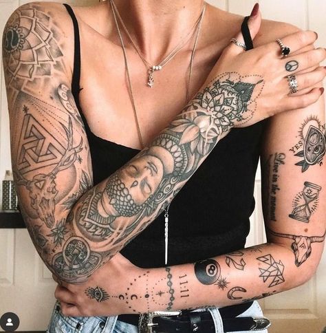 Buddha Tattoo Sleeve, Many Tattoos, Font Tato, Tattooed Models, Tato Tradisional, Buddhist Tattoo, Buddha Tattoo Design, Buddha Tattoos, Ganesha Tattoo