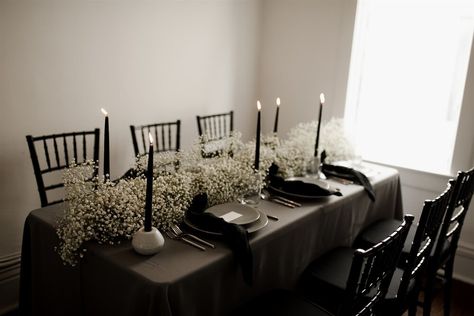 Monochromatic Colour Palette, Element Table, Monochromatic Wedding, Monochromatic Colour, Black Wedding Decorations, Black And White Wedding Theme, Minimalist Wedding Decor, White Weddings, Table Centrepiece