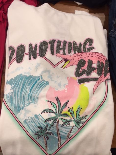 Synthwave Fashion, Beach Graphics, 90s Surf, Vintage Tshirt Design, Graphic Tee Style, California Print, Surfer Girl Style, Graphic Tee Outfits, Teen Clothing