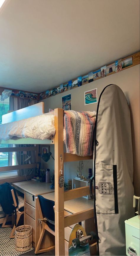 California Dorm Room, Uc Santa Cruz Dorm, College By The Beach, College On The Beach, Uh Manoa Dorm, College In California, Hawaii University Aesthetic, University Of Hawaii At Manoa Dorm, Hawaii College Aesthetic