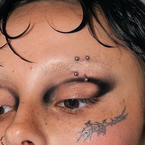 Lorélen Coriton on Instagram: "« My makeup inked on a pretty lady » I can check that off my life list ✔️🖤 Forever Muse @saucebebew" Queer Rave, Androgynous Makeup, Makeup Unique, Maquillage Goth, Editorial Make-up, Hippie Makeup, Makeup Looks Everyday, Funky Makeup, Show Makeup