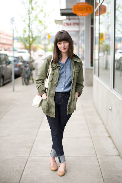 Urban Weeds: Street Style from Portland Oregon: Megan on SE Hawthorne, Portland Oregon Portland Street Style, Portland Fashion, Portland Style, Oregon Trip, Portland Street, Chambray Pants, Nude Flats, Army Green Jacket, Army Jacket