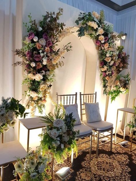 Wedding Backdrop Design Indoor Simple, Dekor Lamaran Simple Elegant, Dekor Tunangan Simple, Background Lamaran Simple, Decor Lamaran Simple, Dekor Engagement Simple, Reception Stage Decor, Wedding Archway, Wedding Background Decoration