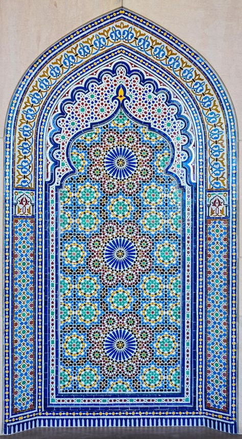 Islamic Mosaic, Islamic Design Pattern, معرض فني, Islamic Motifs, Moorish Design, Mughal Art Paintings, Persian Architecture, Mosque Art, Moroccan Art