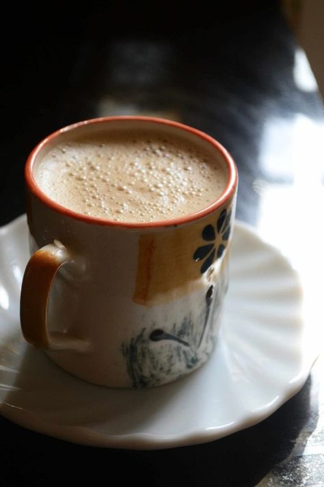 This Butter Tea is the perfect breakfast for those who are on low carb diet. With added butter and without any sugar this tea is so frothy and delicious. Bulletproof Tea, Tlc Diet, Butter Tea, Low Cholesterol Diet, Easy Diet Plan, Carbohydrates Food, Cholesterol Diet, Delicacy Food, Bullet Proof