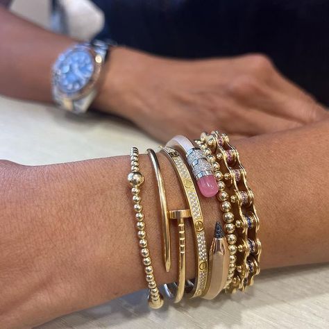 ✏️N∀pINƎ פHOSN ™〽️🖇 [NGFJ] on Instagram: “✏️Summer stack welcome back☀️” Ahs Style, Wrist Stacks, Jeweled Shoes, Wrist Jewelry, Detailed Jewelry, Cartier Jewelry, Dope Jewelry, Jewelry Lookbook, Stacked Jewelry