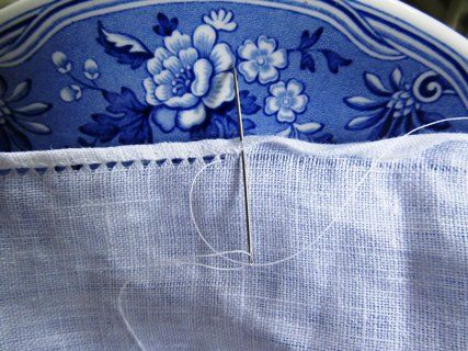 Tutorial: Antique-style rolled hem – Needle Work Heirloom Stitching, Basic Stitches, Drawn Thread, Sewing Stitches, Heirloom Sewing, Sewing Leather, Antique Linens, Needle Work, Sewing Skills