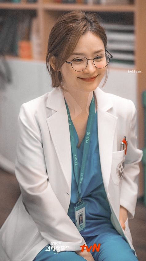 Jeon Mi Do Hospital Playlist, Chae Song Hwa Outfits, Song Hwa Hospital Playlist, Chae Songhwa, Chae Song Hwa, Hospital Playlist Kdrama, Jeon Mido, Jung Kyung Ho, Medical Pictures