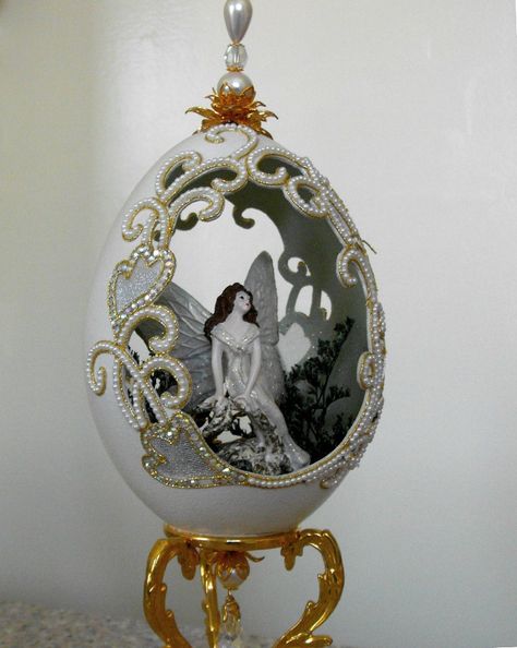 Lorinda's Eggs | www.squidoo.com/decorative_eggs | Sherry Venegas | Flickr Fairy Egg, Egg Carving, Egg Artistry, Types Of Eggs, Decorative Eggs, Egg Shell Art, Carved Eggs, Merry Christmas Gif, Angel Artwork