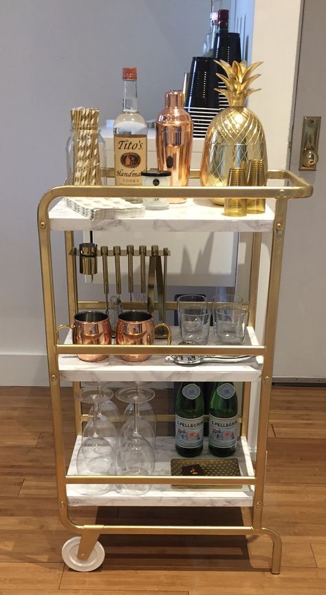 Ikea Gold, Diy Bar Cart, Gold Bar Cart, Home Coffee Stations, Bar Cart Styling, Decor Studio, Bar Cart Decor, Mini Bars, Diy Bar